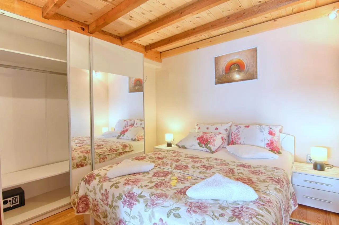 Xxl Ana Biograd Na Moru 1-22 Gosta Villa Polaca