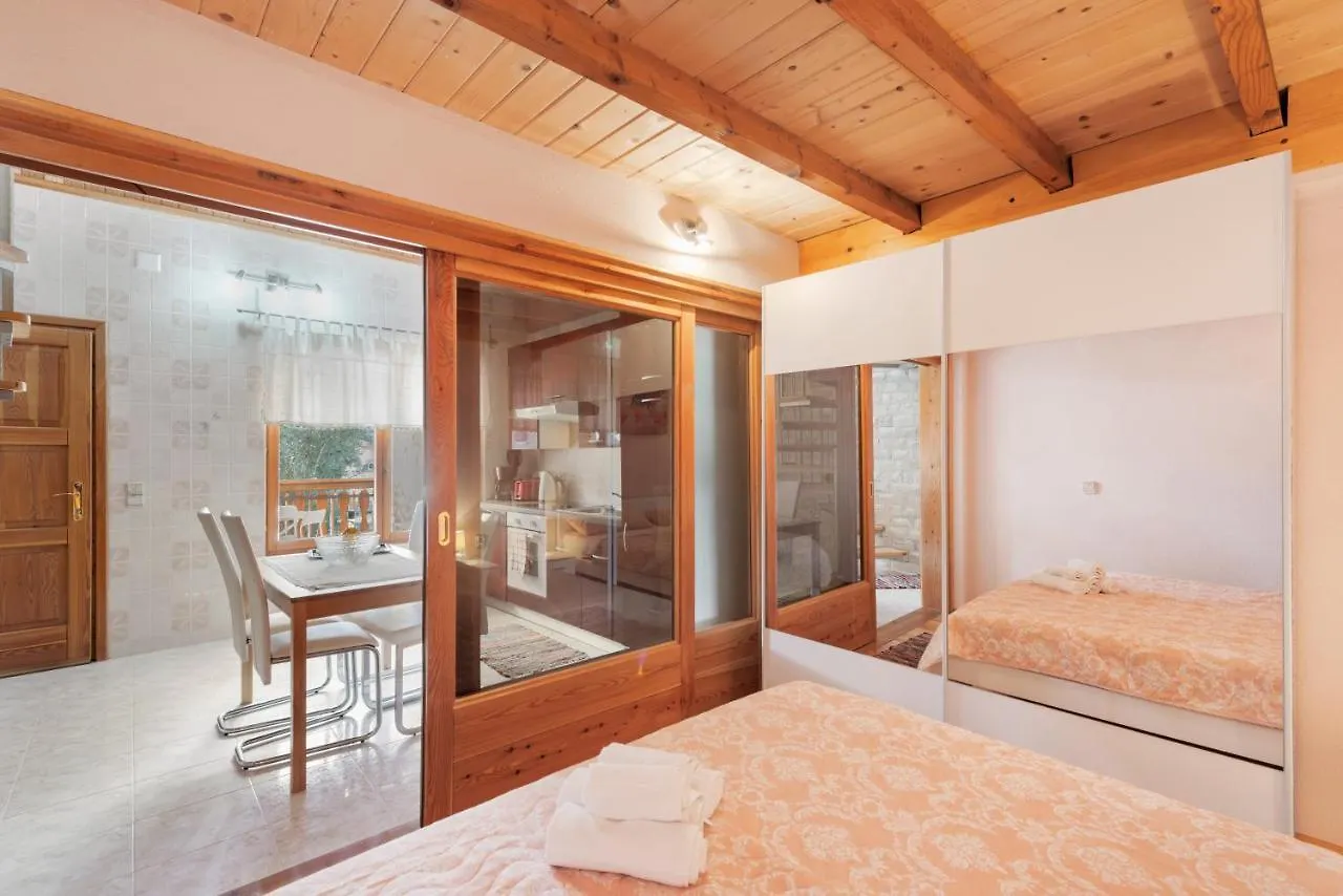 Xxl Ana Biograd Na Moru 1-22 Gosta Villa Polaca